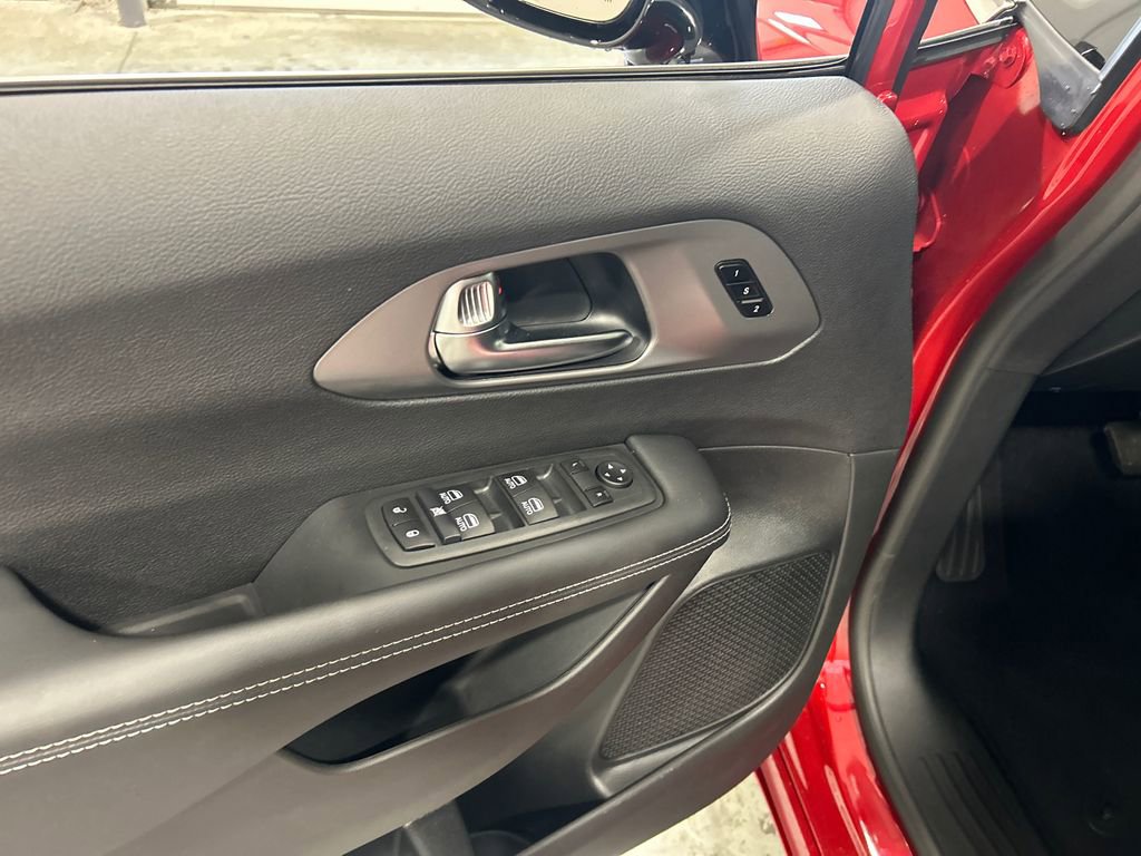 New 2026 Chrysler Pacifica Select image 14