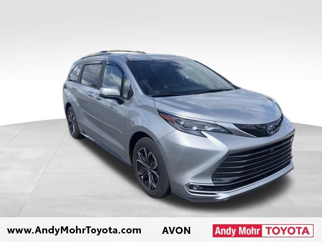 Used 2025 Toyota Sienna Platinum AWD/4WD image 1