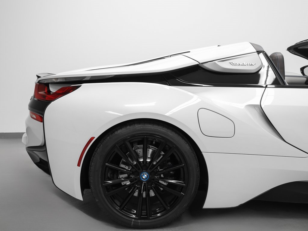 Used 2019 BMW i8 image 26