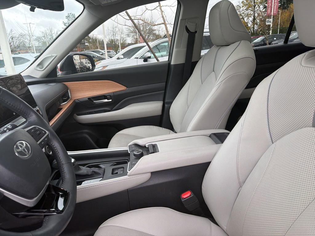 Used 2024 Toyota Grand Highlander Platinum image 5