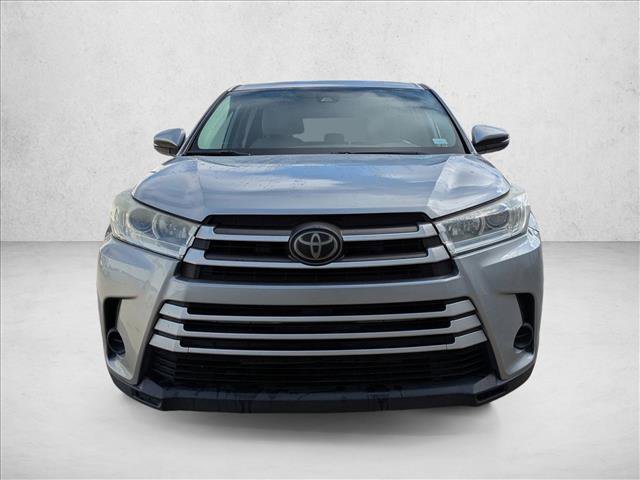 Used 2018 Toyota Highlander LE image 2