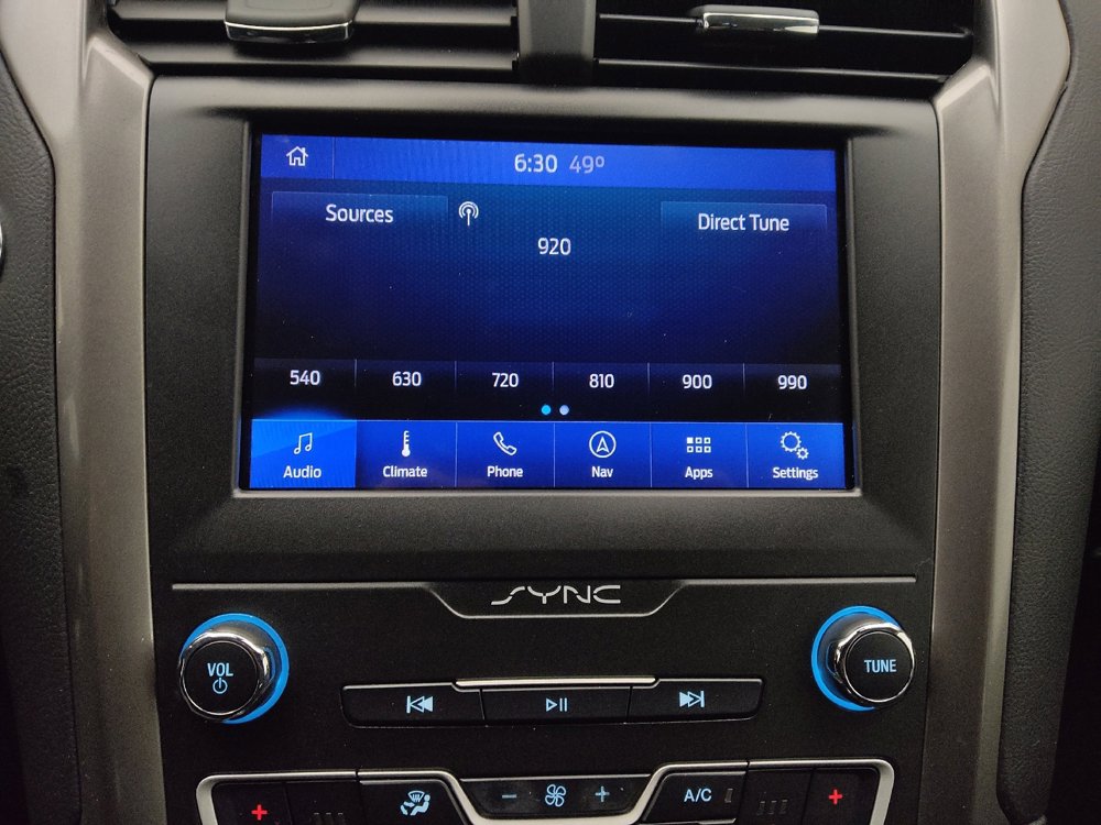 Used 2020 Ford Fusion SE image 25