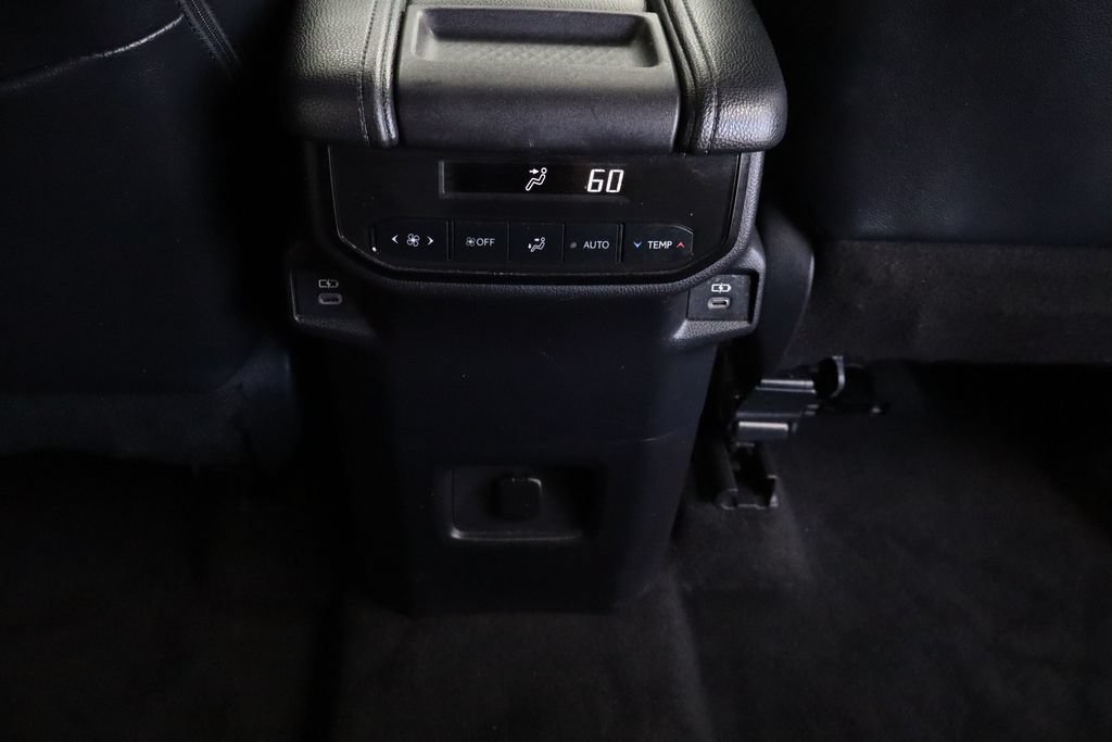 Used 2024 Toyota Grand Highlander AWD Hybrid image 32