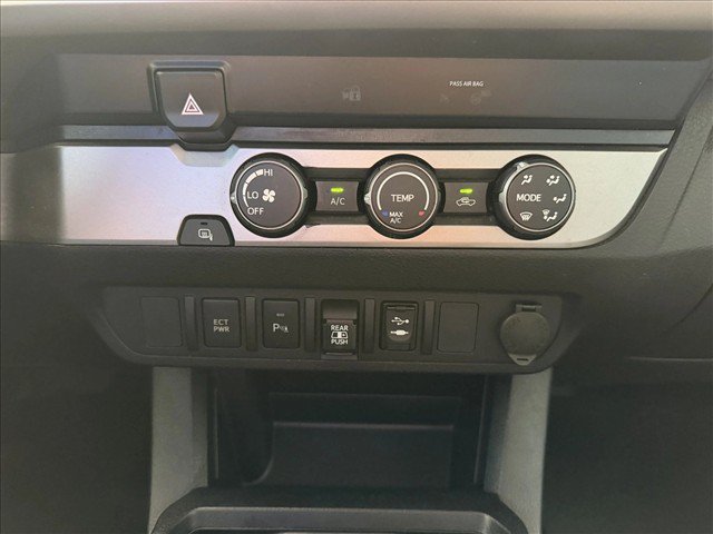 Used 2019 Toyota Tacoma SR5 RWD image 19