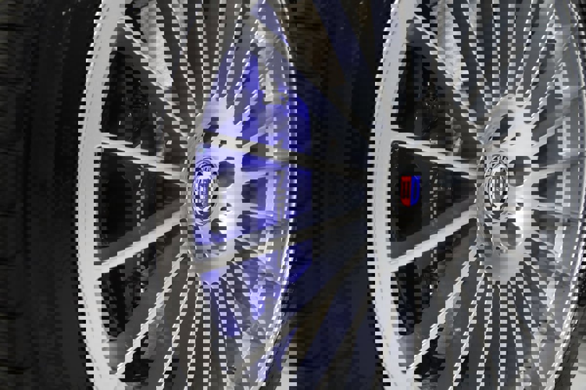 Used 2022 BMW ALPINA B7 xDrive w/ Luxury Rear Seating Package image 24