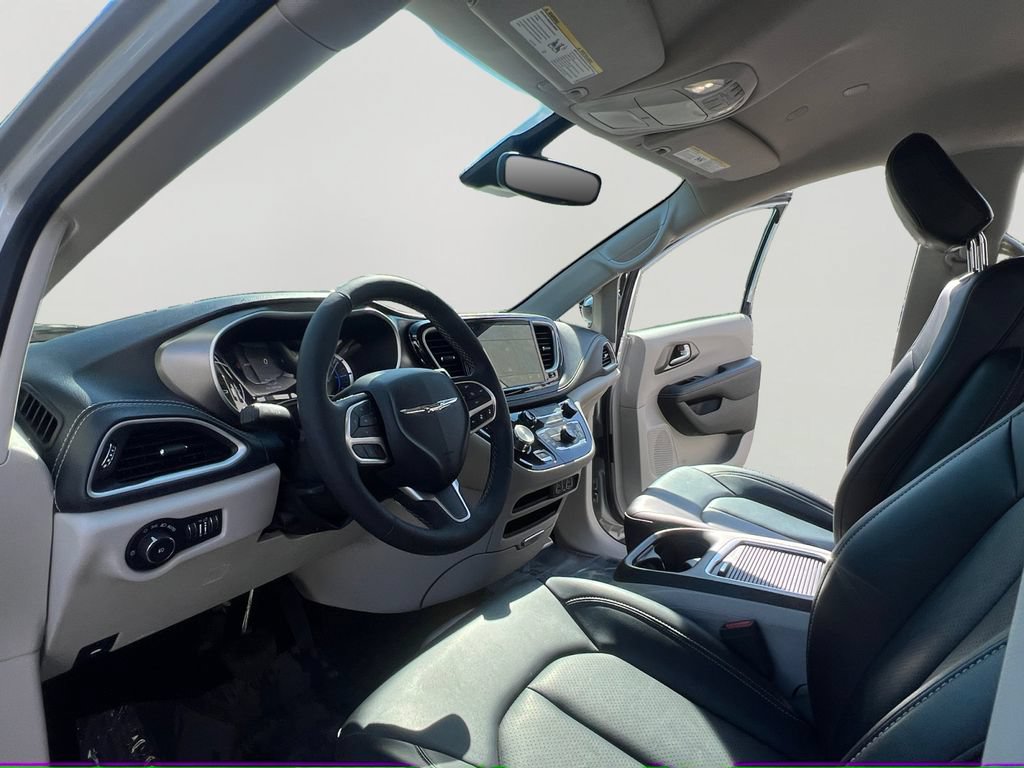 Used 2024 Chrysler Pacifica Limited FWD image 12