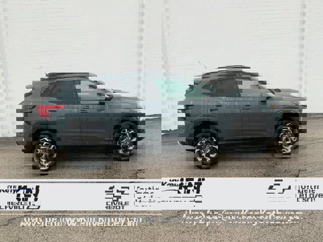 Used 2025 Chevrolet Trax LT image 3