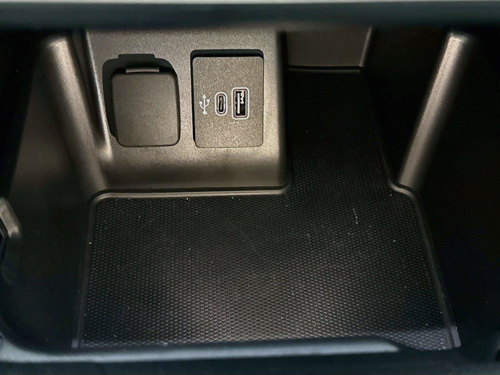 Used 2025 Ford Explorer Active RWD image 24