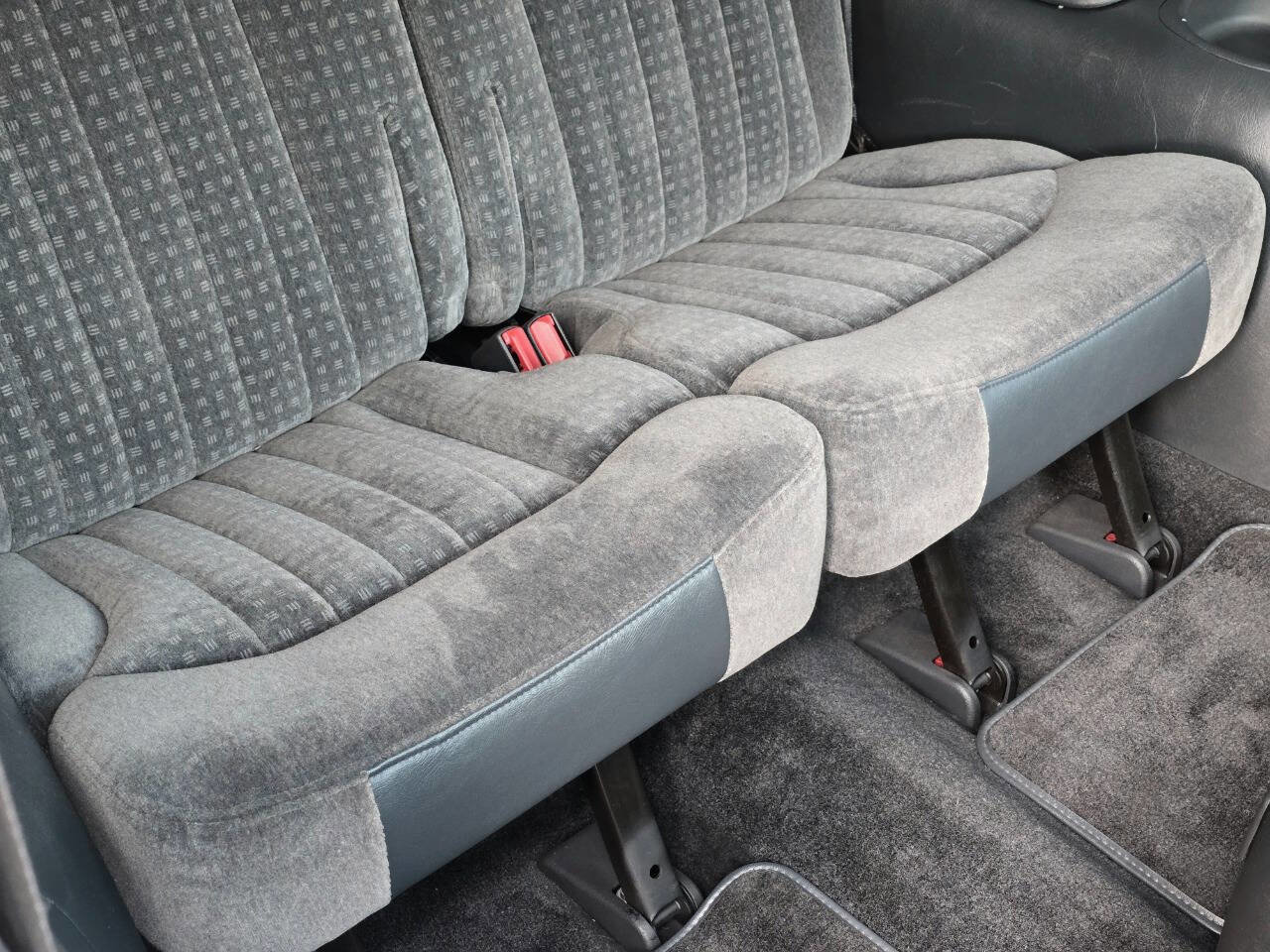 Used 2001 Chevrolet Blazer Xtreme w/ Preferred Equipment Group image 95