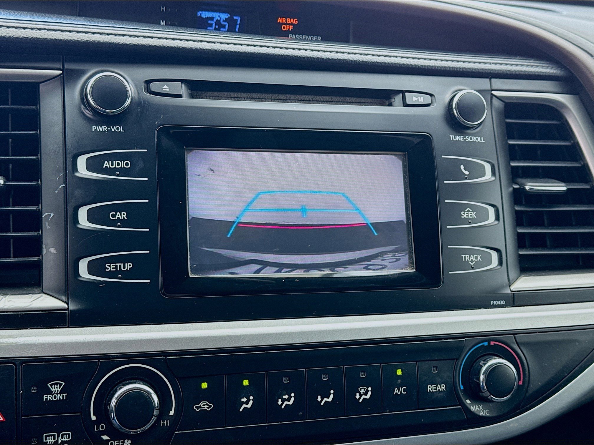 Used 2015 Toyota Highlander LE image 10