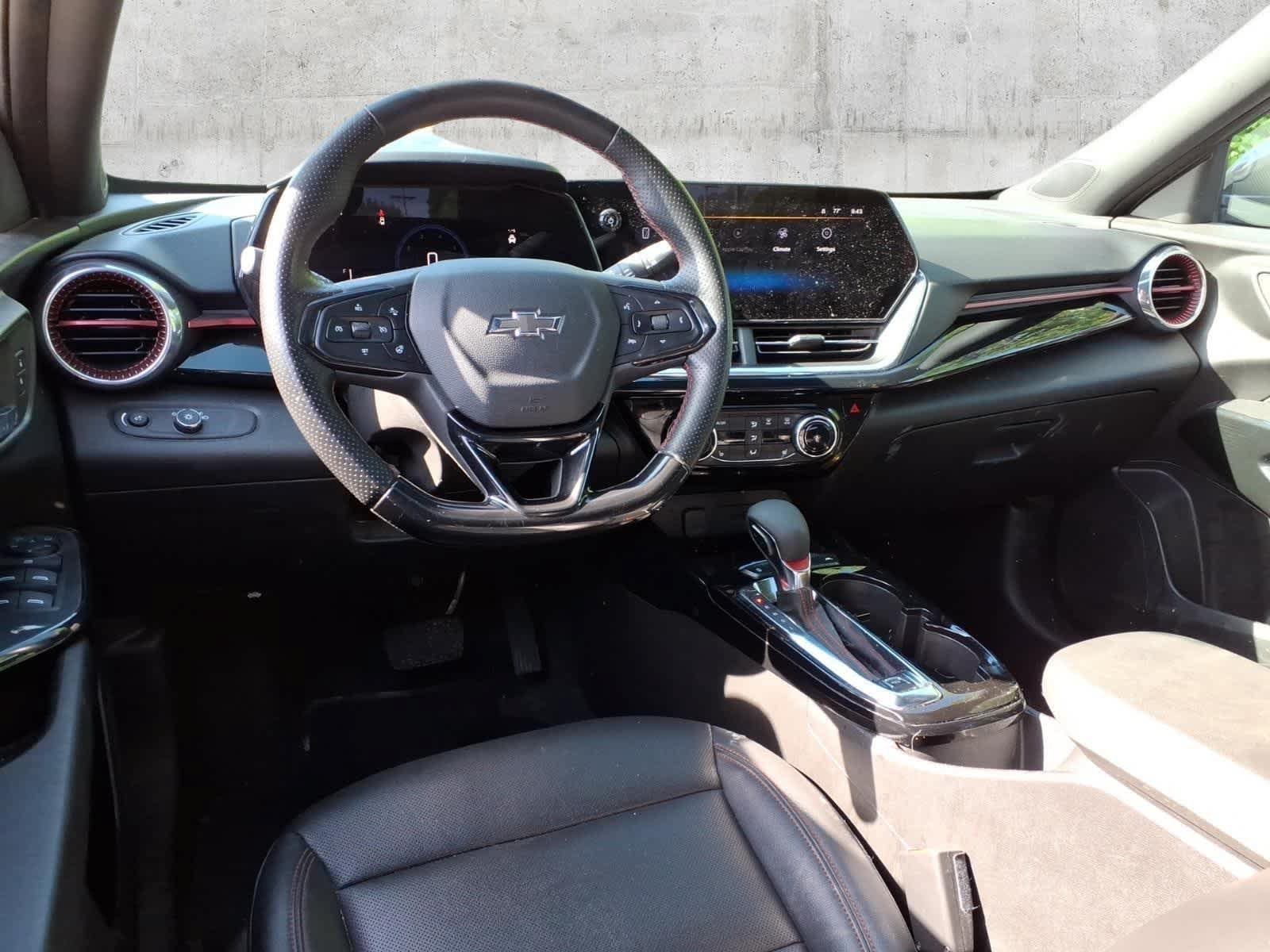 Used 2024 Chevrolet Trax RS w/ Sunroof Package FWD image 7