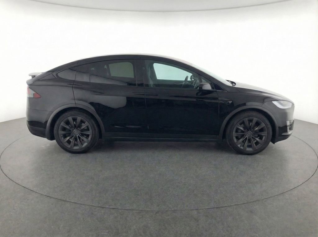 Used 2022 Tesla Model X image 6