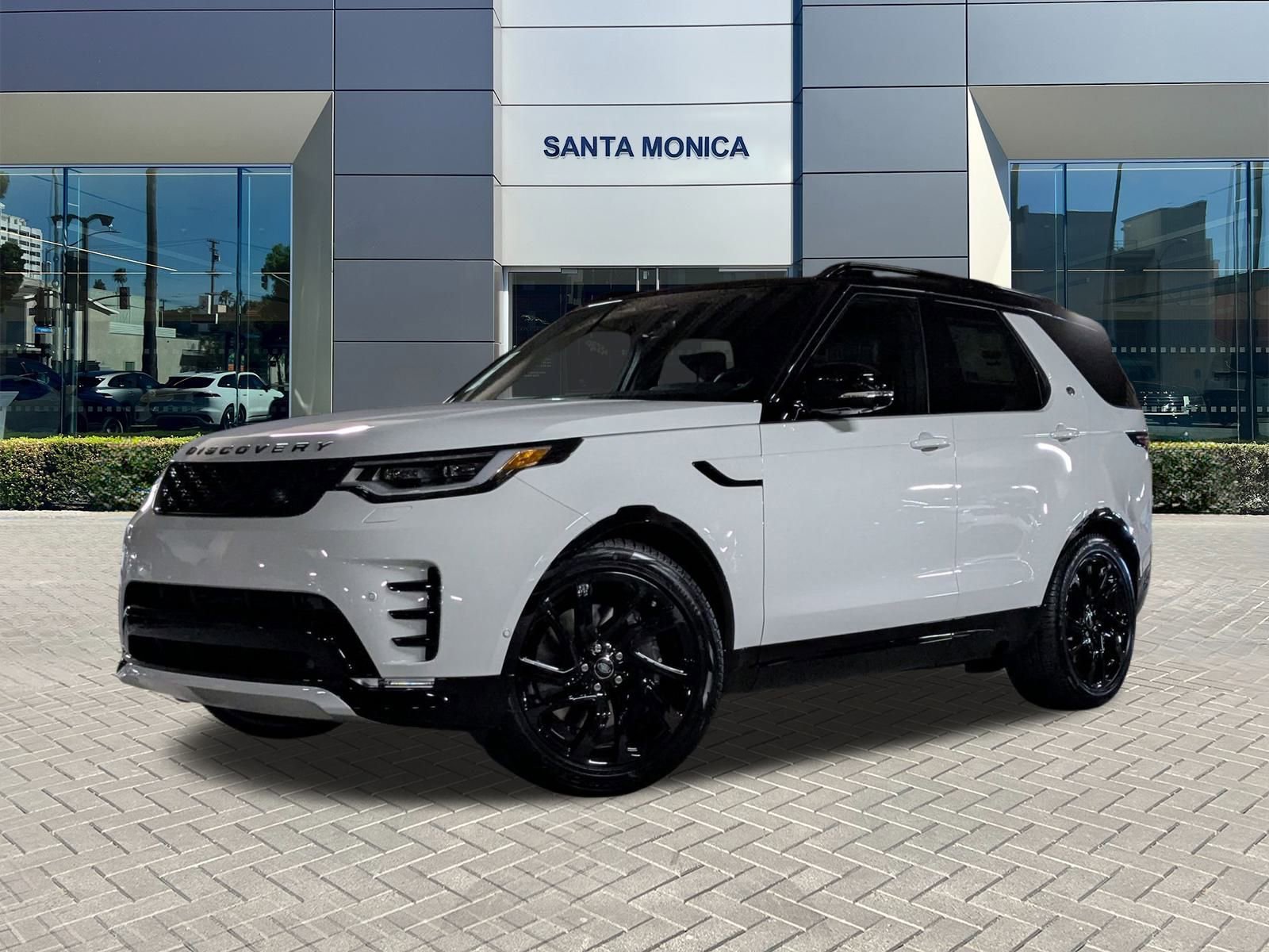 New 2025 Land Rover Discovery Dynamic SE