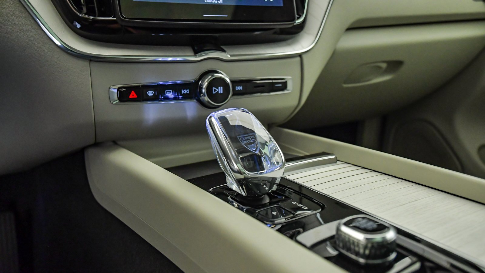 New 2026 Volvo XC60 B5 Ultra w/ Protection Package Premier image 26