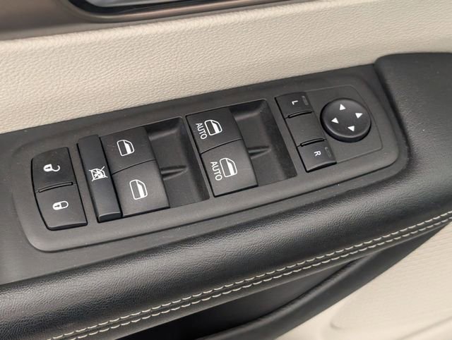 Certified 2023 Chrysler Voyager LX image 11