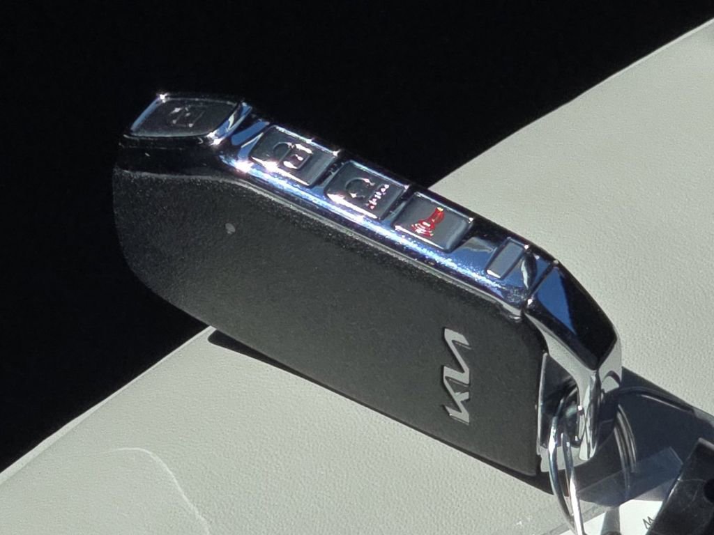 Used 2025 Kia Niro EX image 35