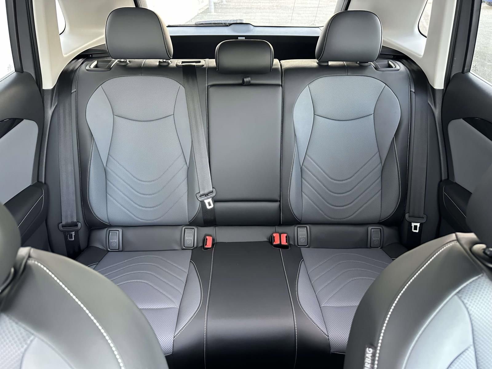 New 2026 Volkswagen Tiguan SE FWD image 14