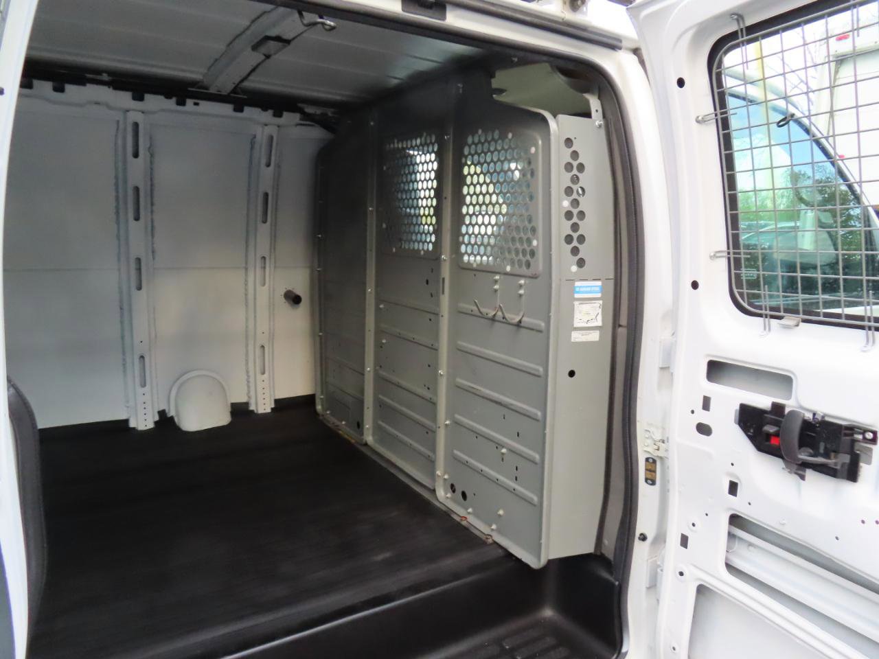 Used 2015 Chevrolet Express 2500 RWD image 18