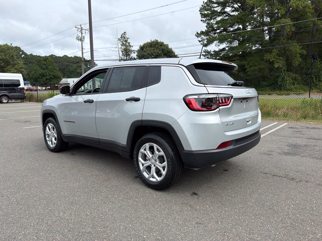 Used 2024 Jeep Compass Sport AWD/4WD image 7