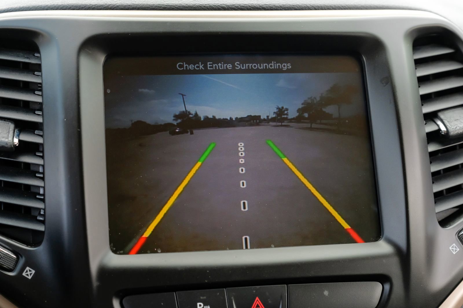 Used 2017 Jeep Cherokee Latitude w/ Safety/Convenience Group image 22