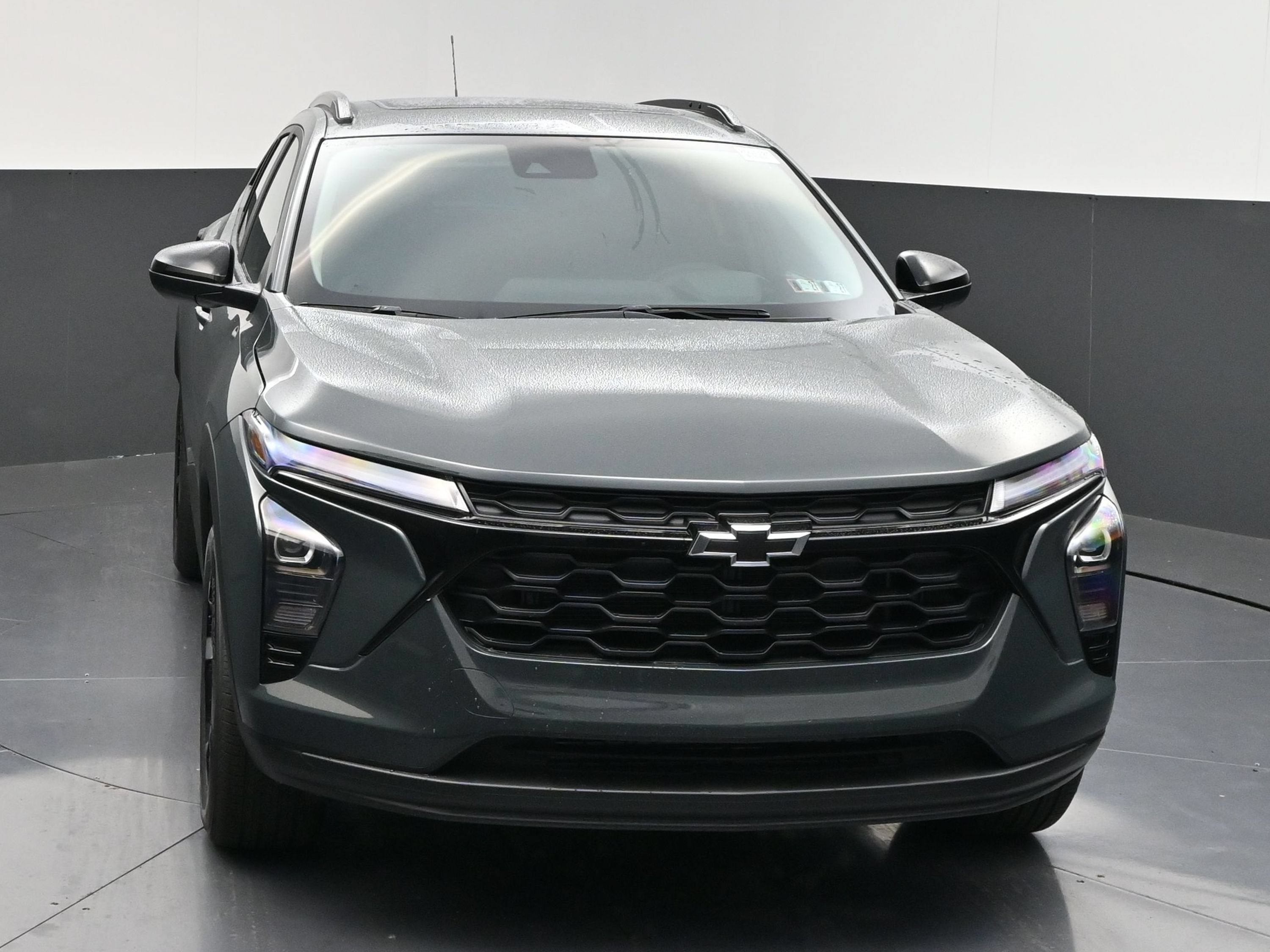 New 2026 Chevrolet Trax LT w/ Sunroof Package FWD image 3