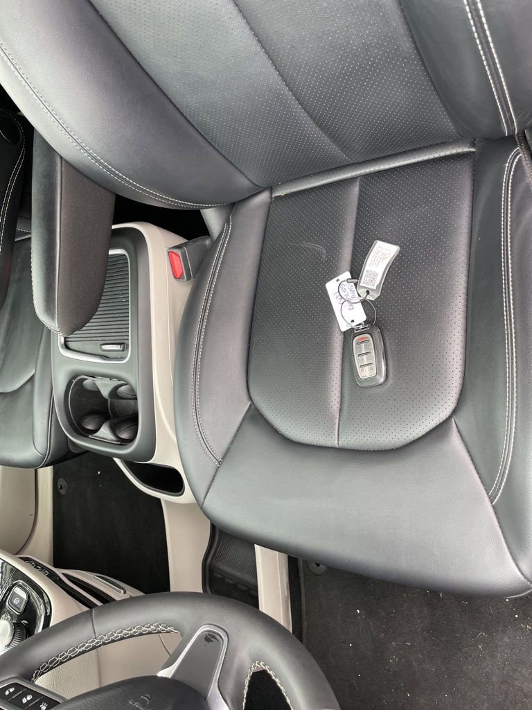 Used 2024 Chrysler Pacifica Select image 13