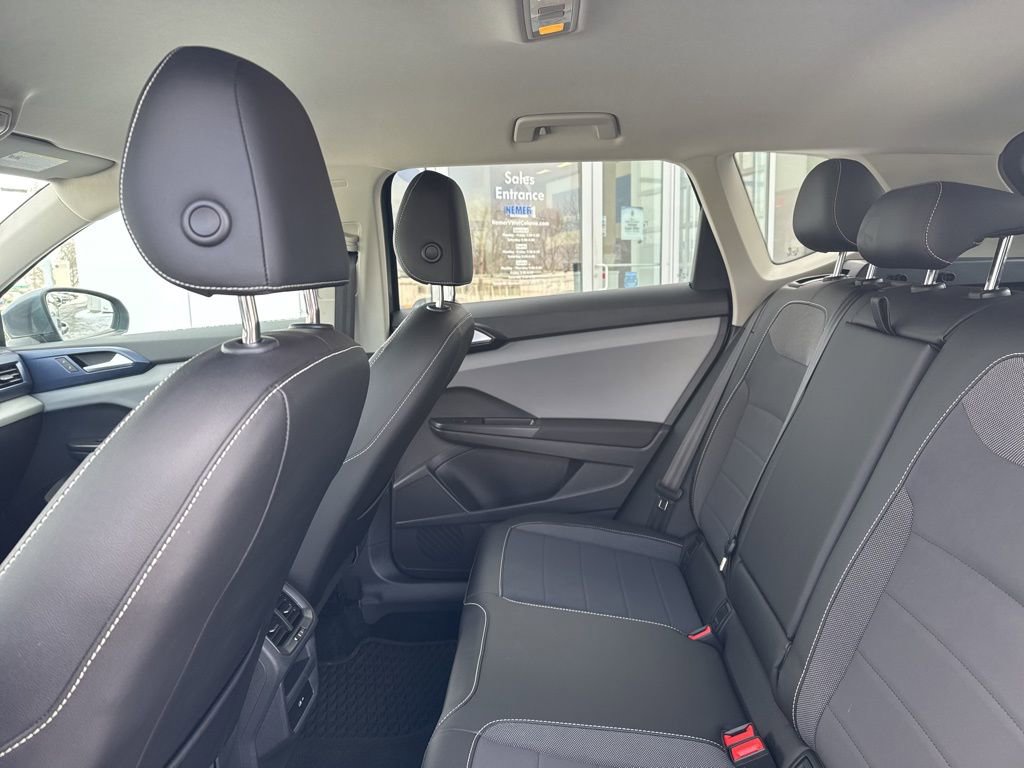 Certified 2022 Volkswagen Taos SE image 9