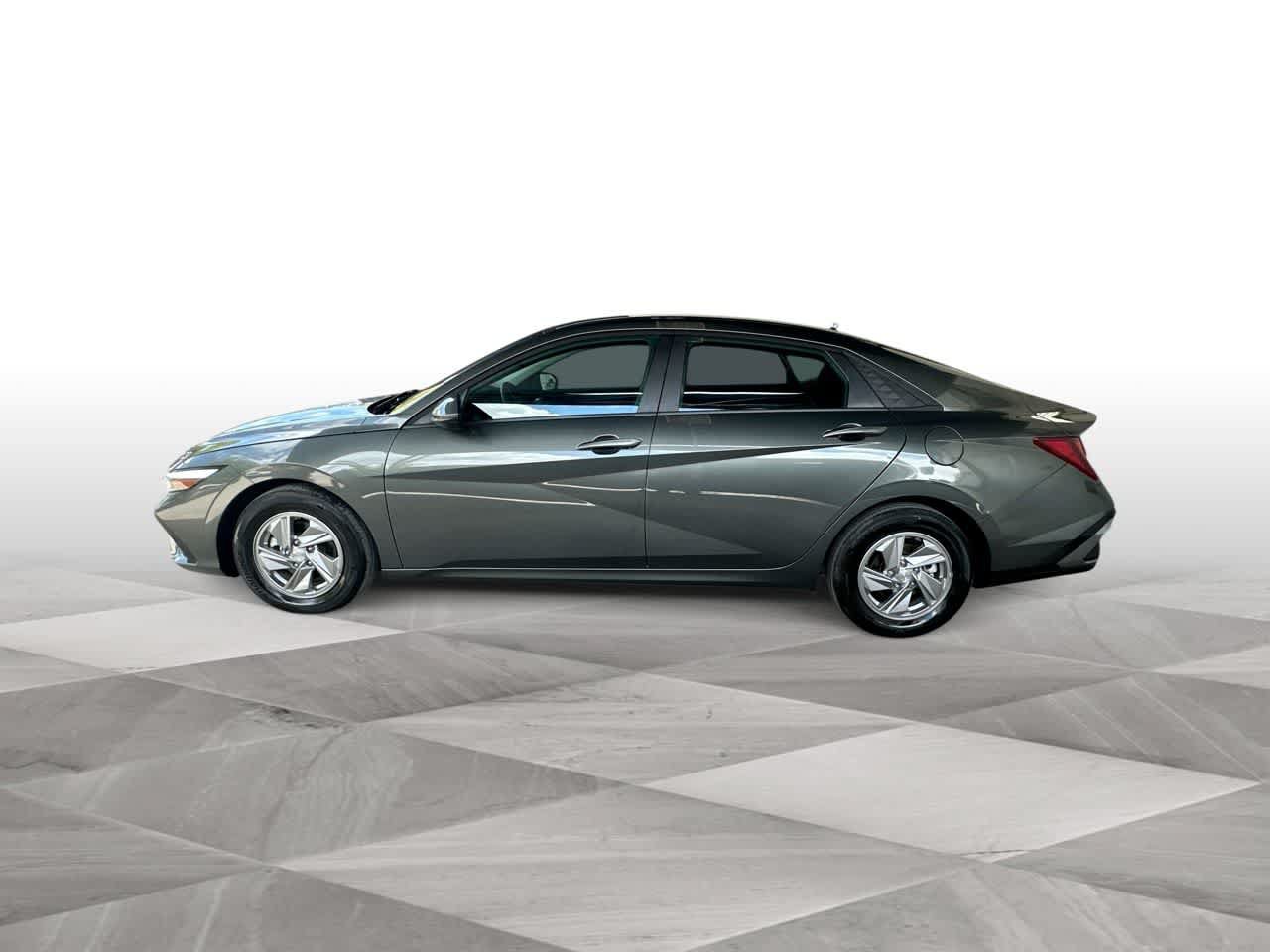 Used 2026 Hyundai Elantra SE FWD image 5