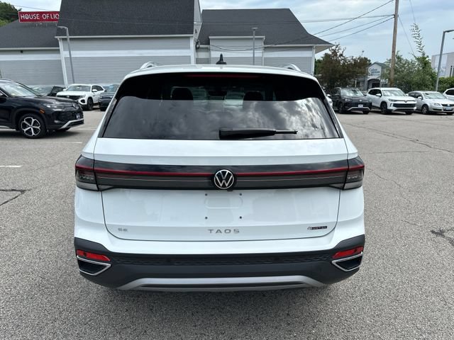 Certified 2025 Volkswagen Taos SE w/ Panoramic Sunroof Package AWD/4WD image 8