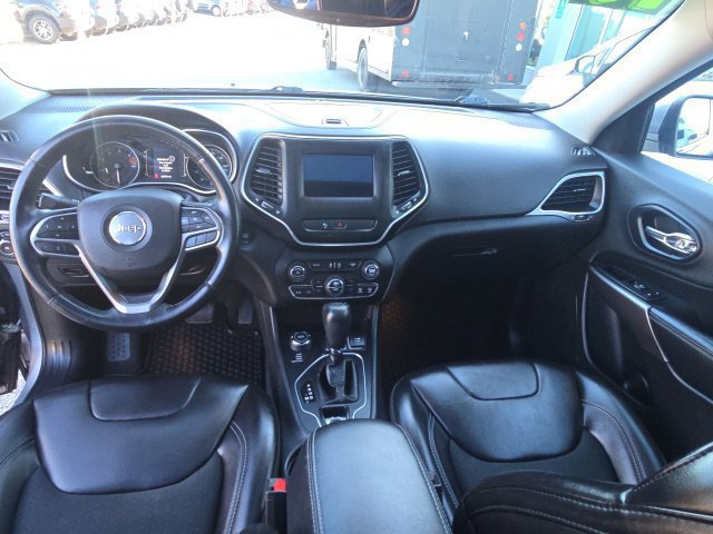 Used 2019 Jeep Cherokee Latitude Plus w/ Comfort/Convenience Group AWD/4WD image 13