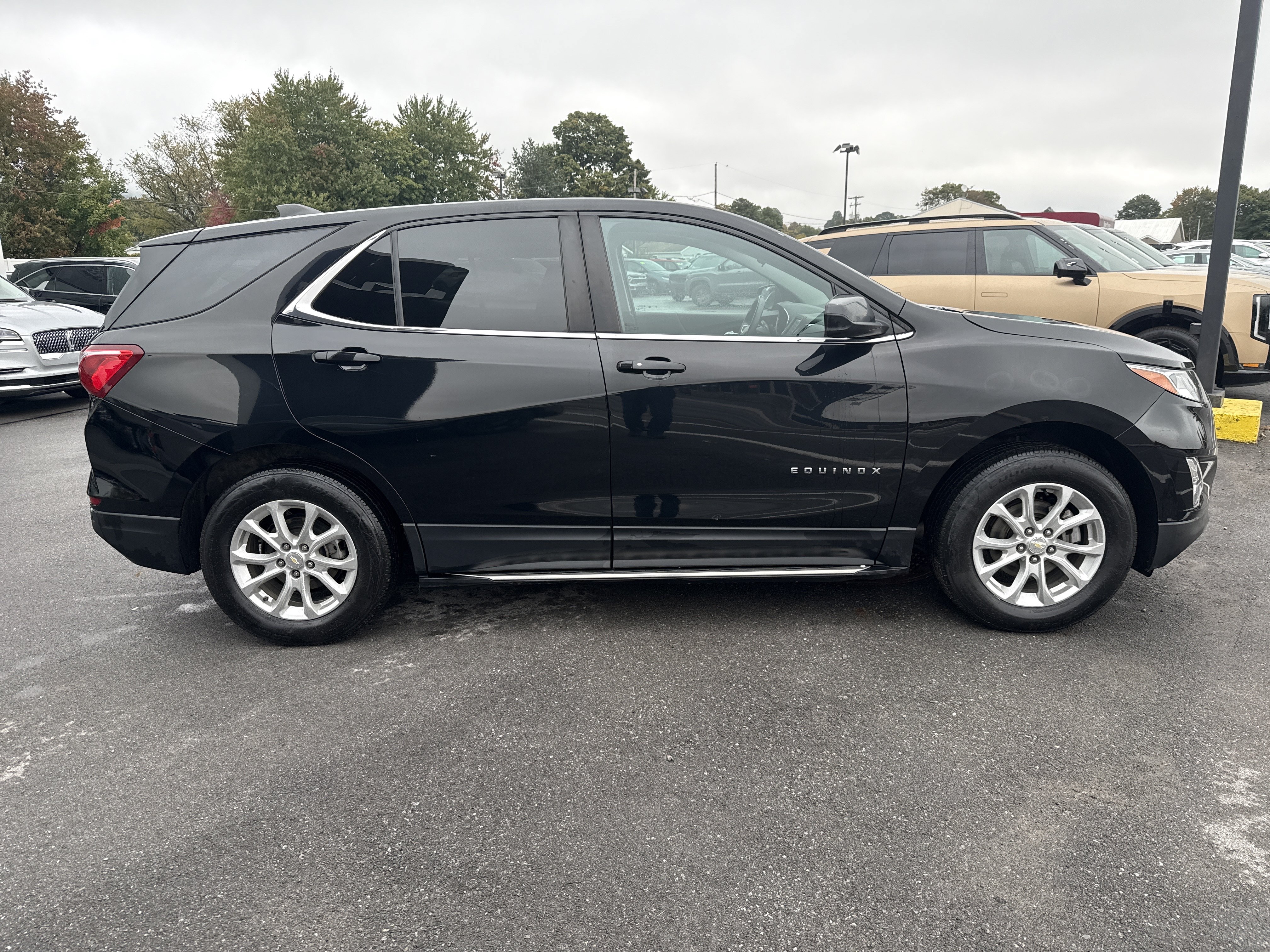 Used 2021 Chevrolet Equinox LT AWD/4WD image 2