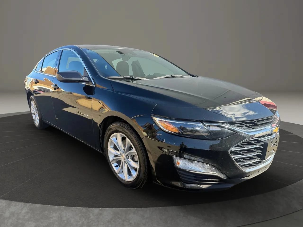 Used 2023 Chevrolet Malibu LT FWD image 3