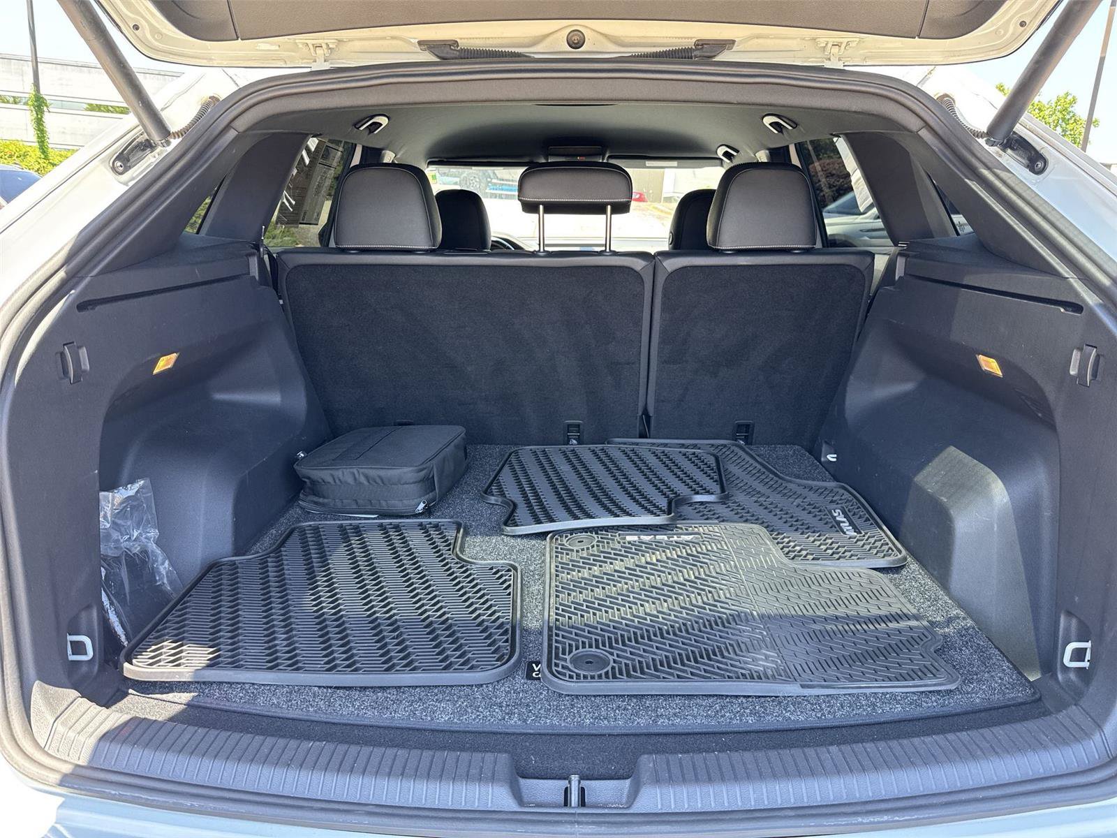 Used 2020 Volkswagen Atlas Cross Sport SE AWD/4WD image 23