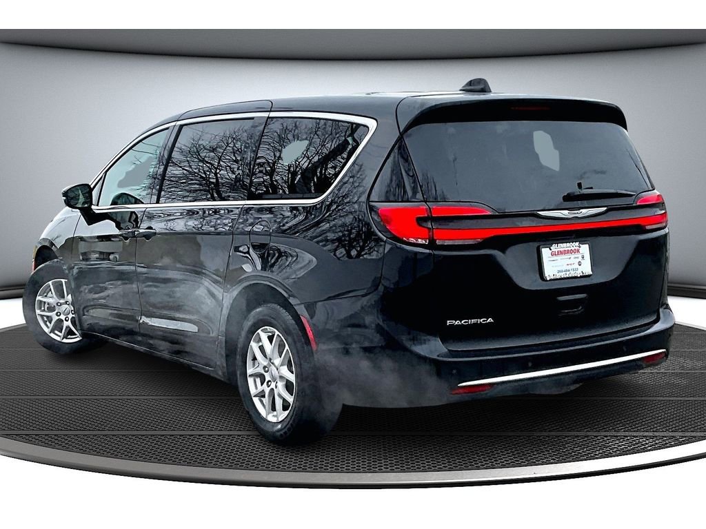 Certified 2025 Chrysler Pacifica Select image 2