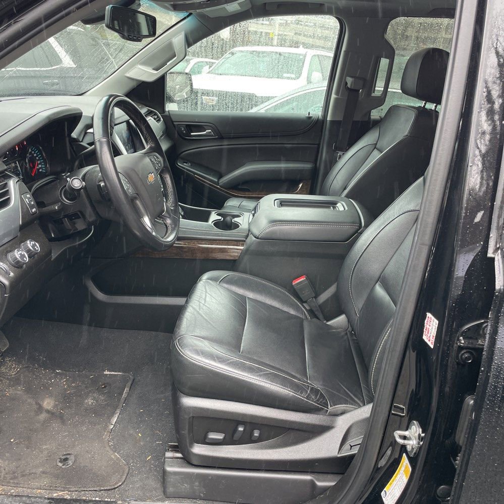 Used 2019 Chevrolet Suburban LT image 3