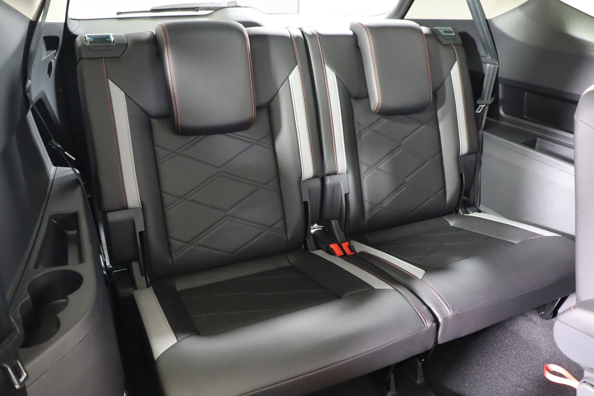 Used 2025 Volkswagen Atlas Peak Edition SE image 50