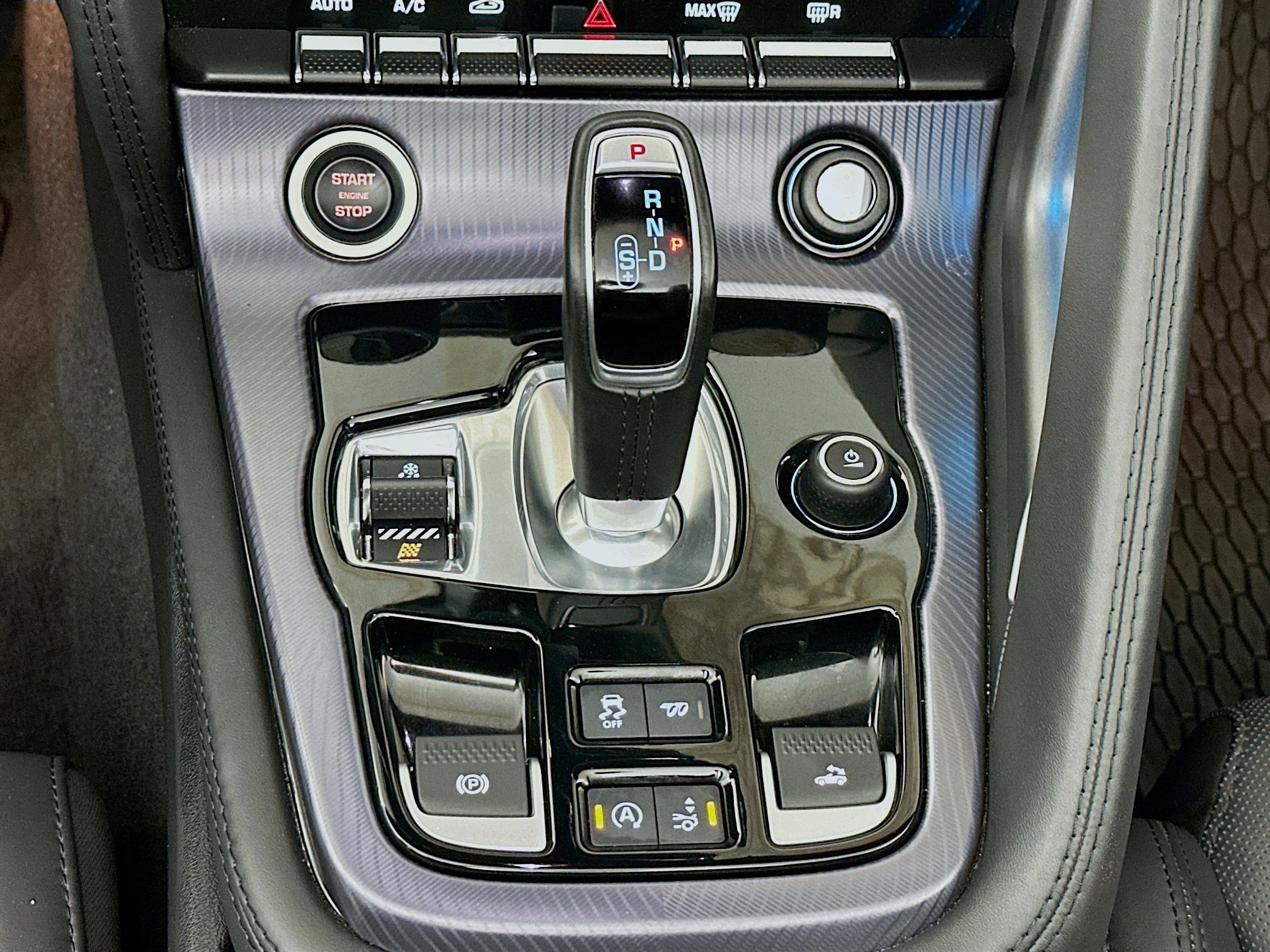 Used 2024 Jaguar F-TYPE R-Dynamic RWD image 13