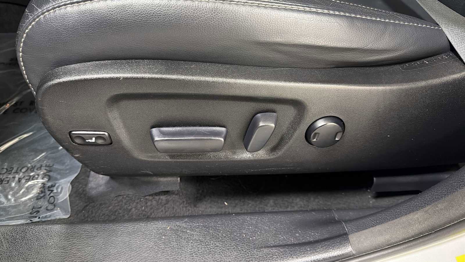 Certified 2017 Toyota Highlander SE AWD/4WD image 14