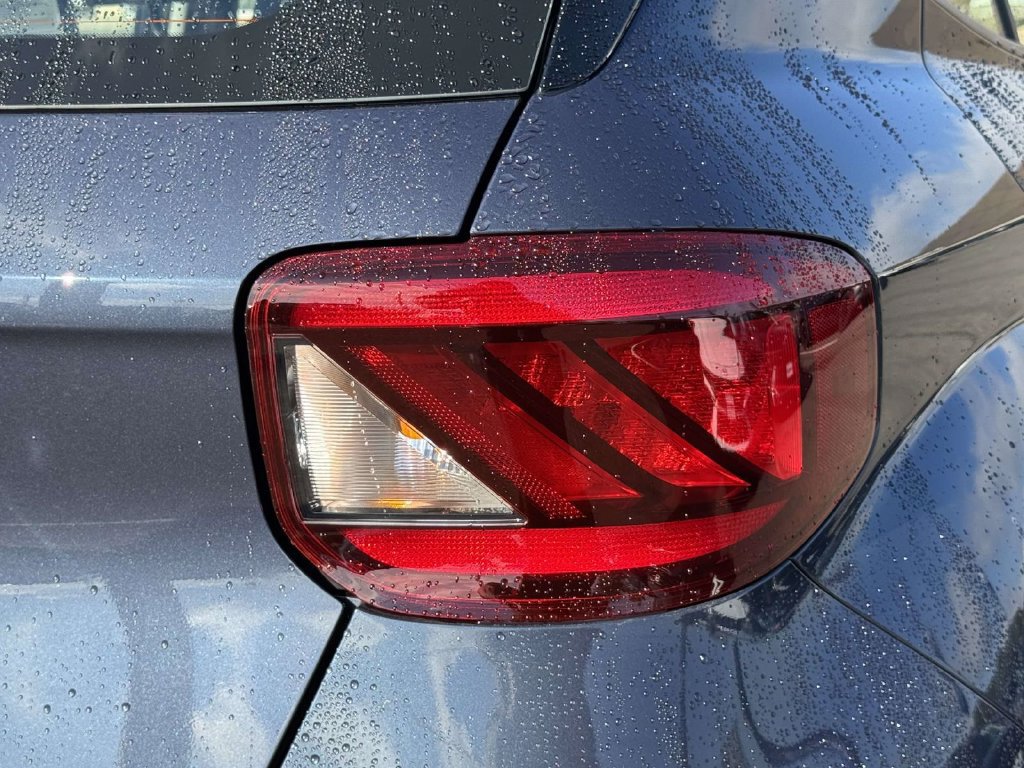 Used 2024 Hyundai Venue Limited FWD image 11