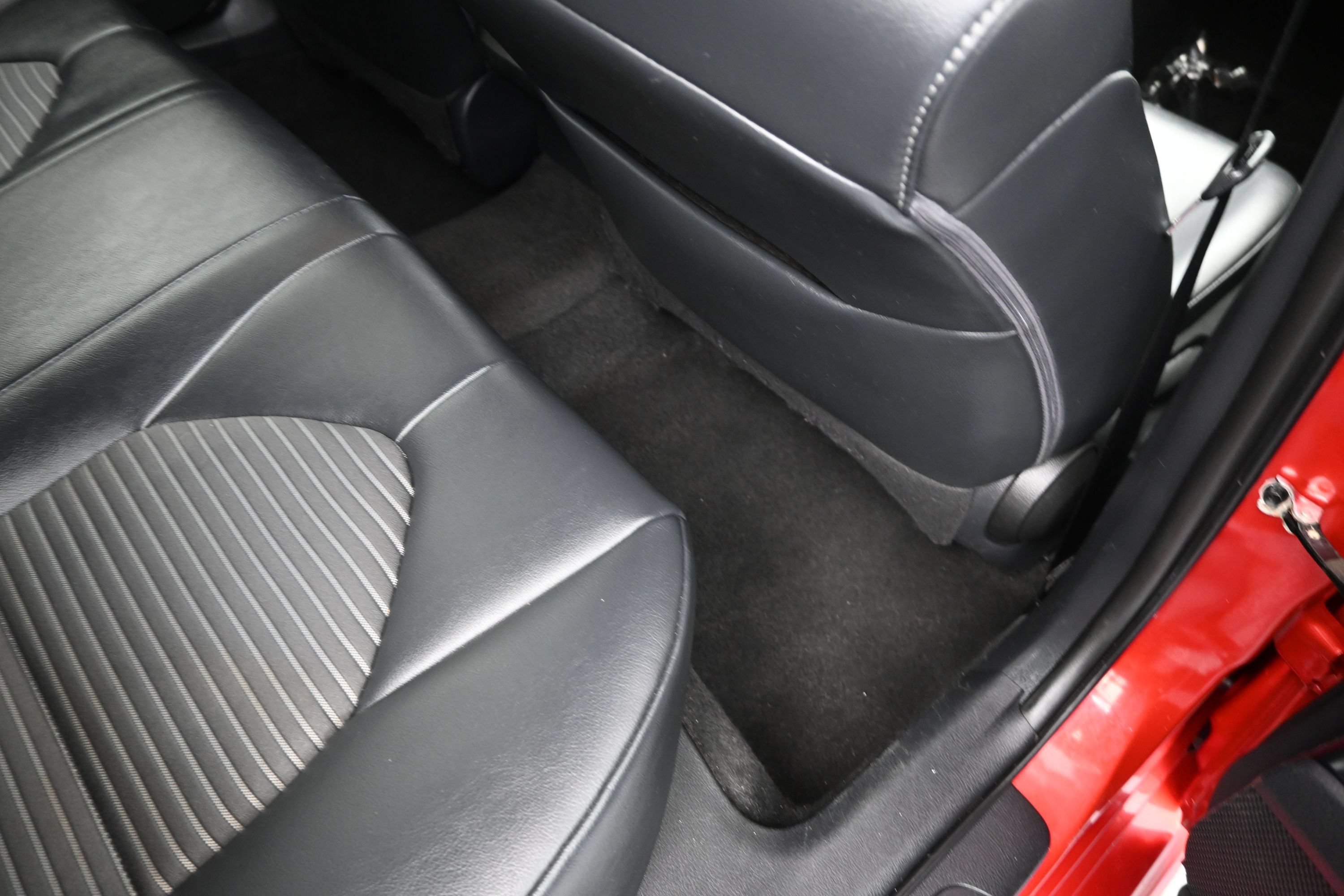 Used 2019 Toyota Camry SE w/ Convenience Package FWD image 18
