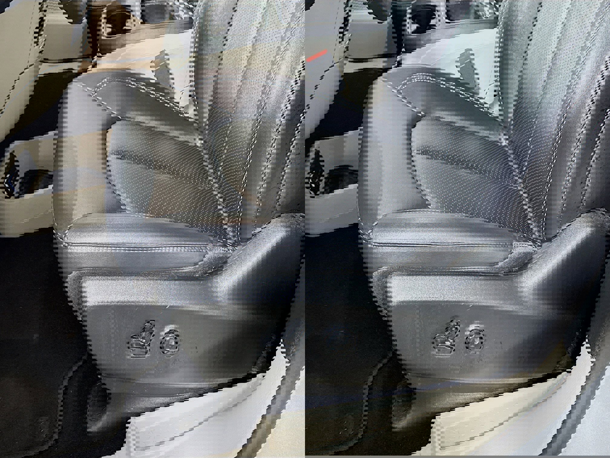 Used 2024 Chrysler Pacifica Touring-L image 22