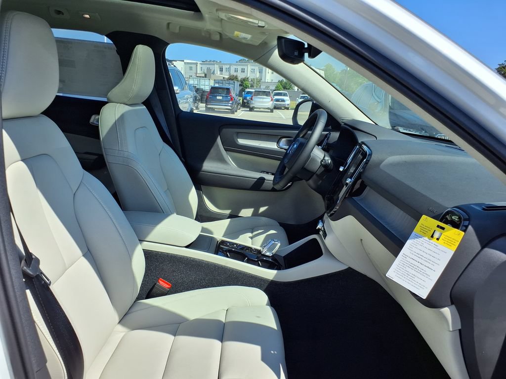 New 2026 Volvo XC40 B5 Plus w/ Protection Package Premier AWD/4WD image 19