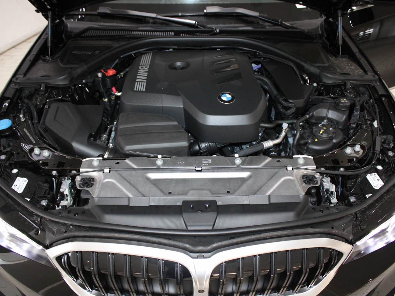 Used 2026 BMW 330i Sedan w/ Convenience Package RWD image 23