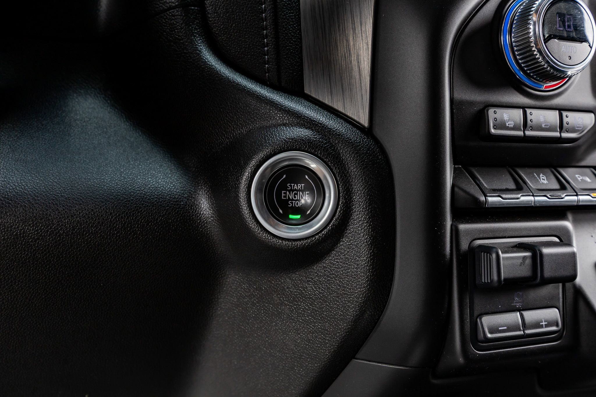 Used 2023 GMC Sierra 3500 Denali w/ Denali Ultimate Package image 23