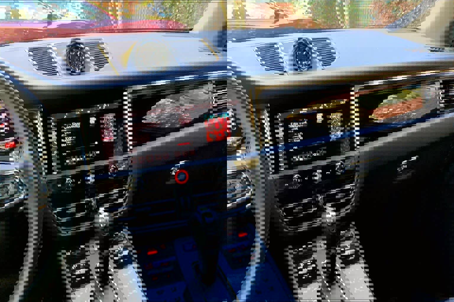 Used 2025 Porsche Macan image 6