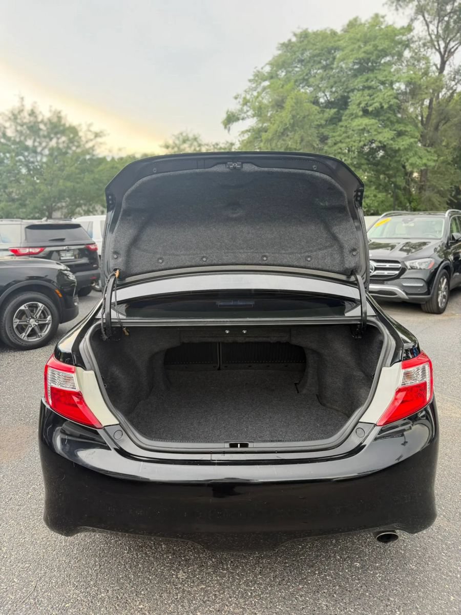Used 2012 Toyota Camry SE FWD image 7