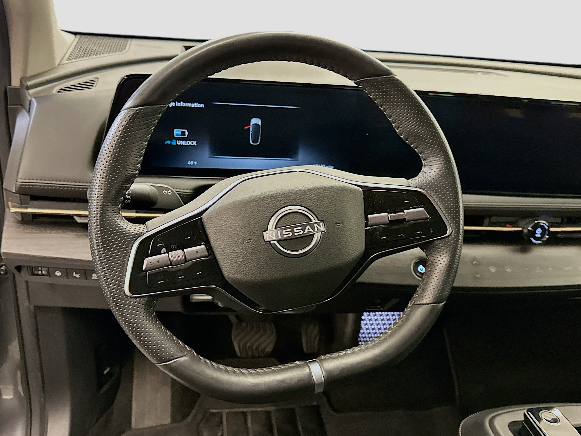 Used 2023 Nissan Ariya AWD image 18