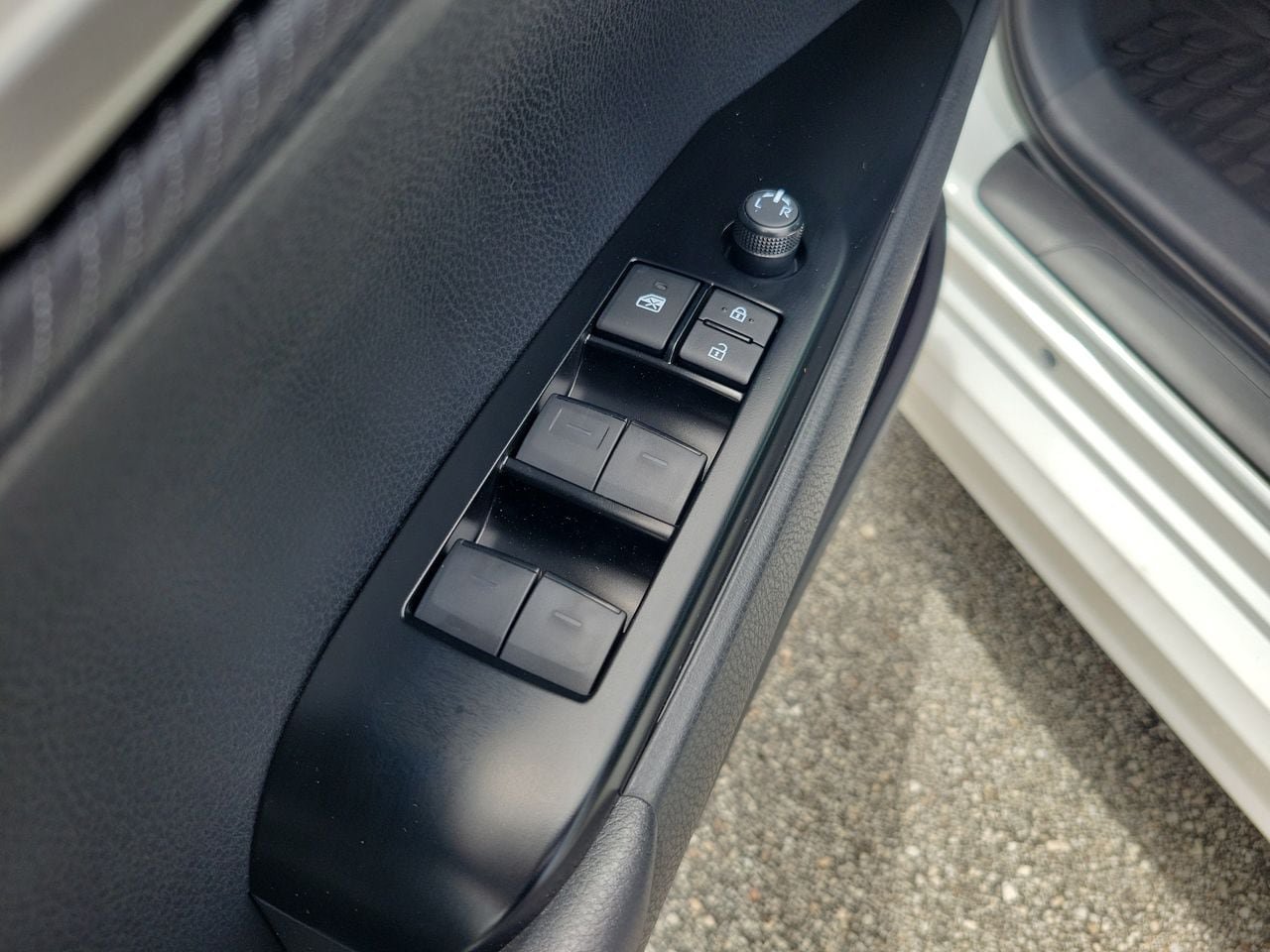 Used 2026 Toyota Camry SE FWD image 15