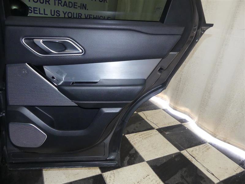 Used 2018 Land Rover Range Rover Velar R-Dynamic SE image 32