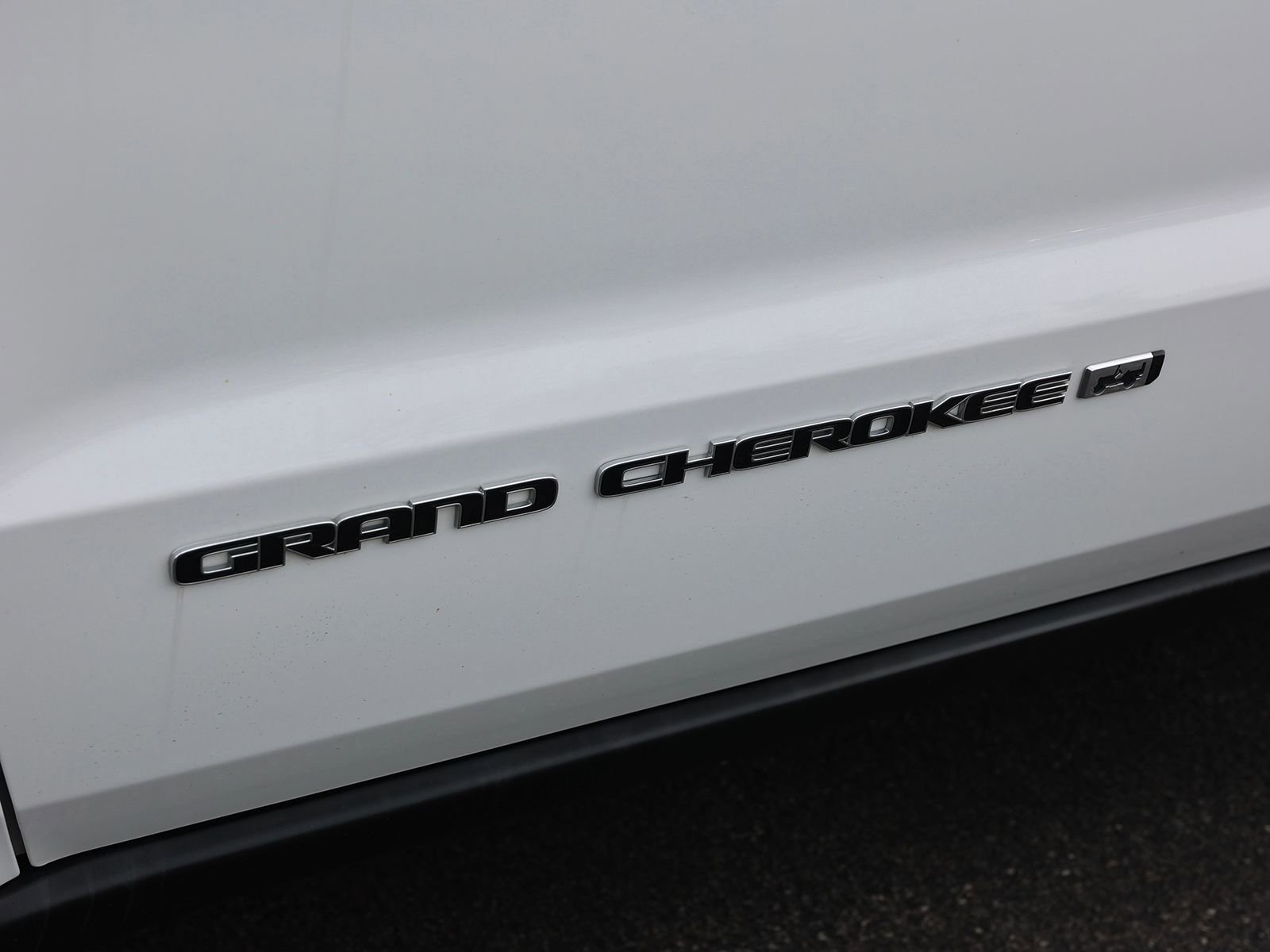 Used 2022 Jeep Grand Cherokee Limited image 9